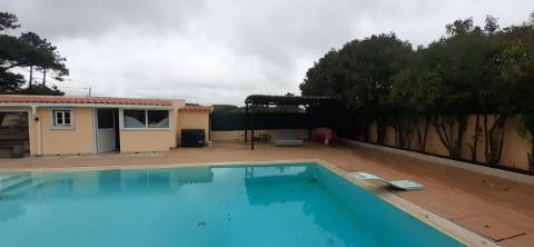 Quinta com moradia T3 e com piscina na Terrugem
