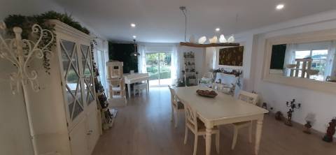 Quinta com moradia T3 e com piscina na Terrugem