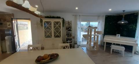 Quinta com moradia T3 e com piscina na Terrugem