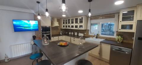 Quinta com moradia T3 e com piscina na Terrugem