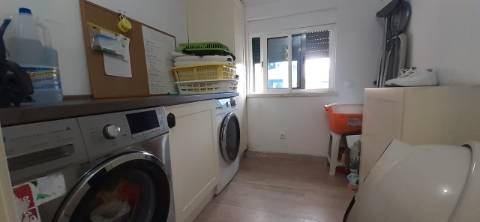 Quinta com moradia T3 e com piscina na Terrugem