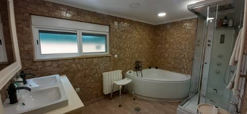 Quinta com moradia T3 e com piscina na Terrugem