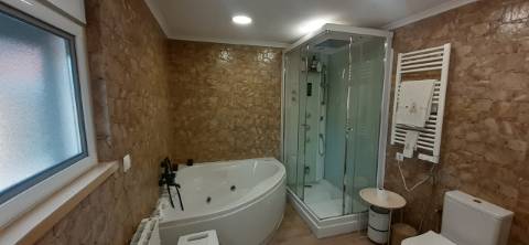 Quinta com moradia T3 e com piscina na Terrugem