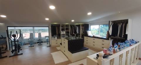 Quinta com moradia T3 e com piscina na Terrugem