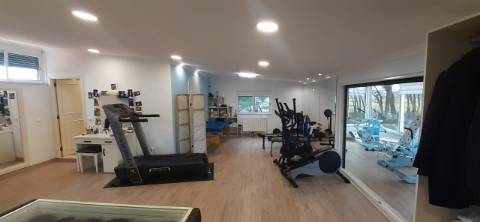 Quinta com moradia T3 e com piscina na Terrugem