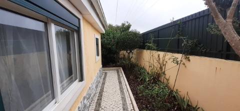 Quinta com moradia T3 e com piscina na Terrugem