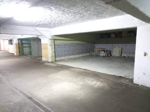 Apartamento Duplex T3 em fase final de renovação na Costa da Caparica a 300 metros das praias