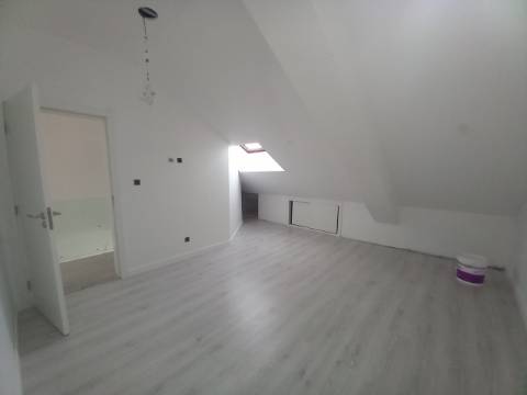 Apartamento Duplex T3 em fase final de renovação na Costa da Caparica a 300 metros das praias