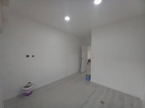 Apartamento Duplex T3 em fase final de renovação na Costa da Caparica a 300 metros das praias