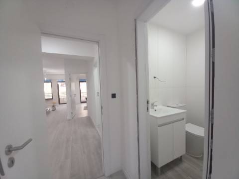 Apartamento Duplex T3 em fase final de renovação na Costa da Caparica a 300 metros das praias
