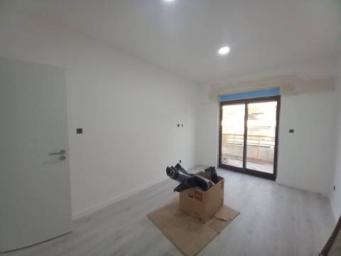 Apartamento Duplex T3 em fase final de renovação na Costa da Caparica a 300 metros das praias