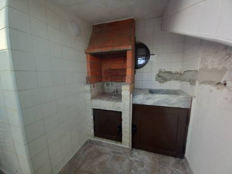 Apartamento Duplex T3 em fase final de renovação na Costa da Caparica a 300 metros das praias