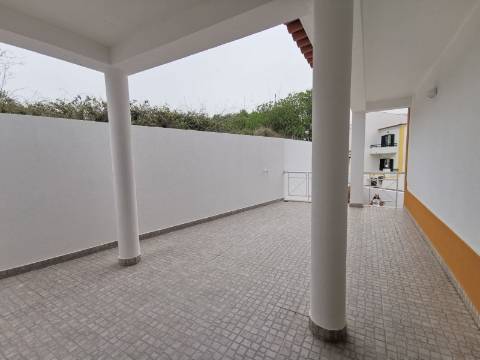 Moradia geminada T4 Remodelada na Bela Vila da Ericeira