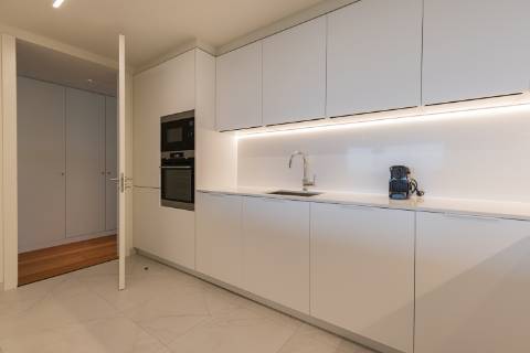 **Apartamento T3 Exclusivo à Venda no Empreendimento Bayline em Armação de Pêra**