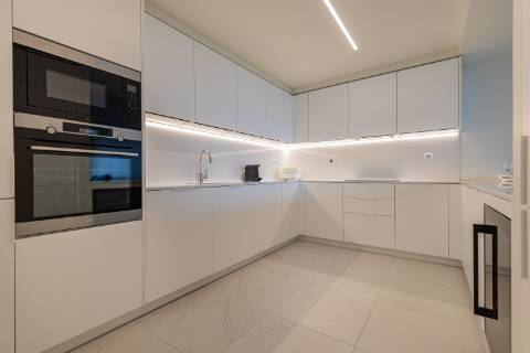 **Apartamento T3 Exclusivo à Venda no Empreendimento Bayline em Armação de Pêra**