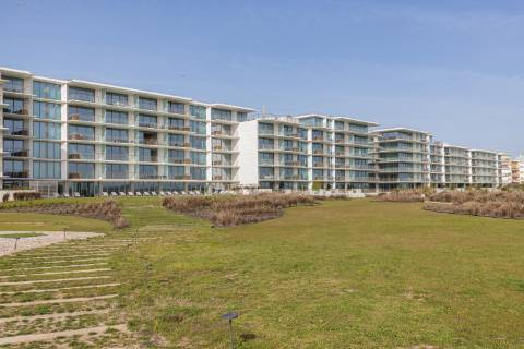 **Apartamento T3 Exclusivo à Venda no Empreendimento Bayline em Armação de Pêra**