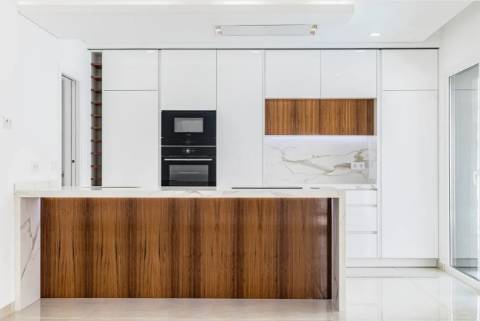 **Moradia T4 com Piscina Privada em Marisol**