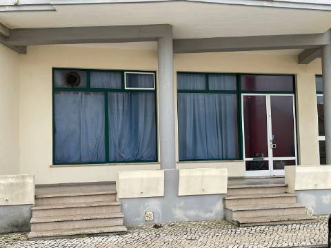 Café/Bar / Salão de jogos para venda em conjunto na praia.