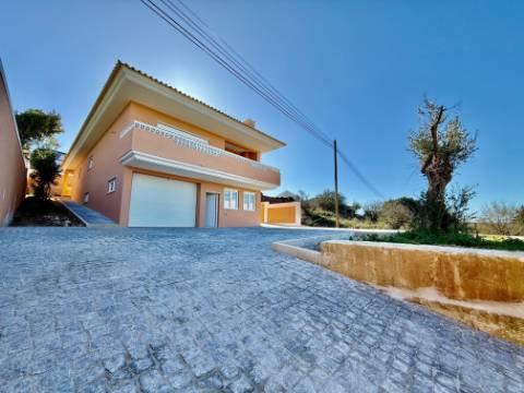 Moradia T3 com piscina e terreno - a 7 minutos de carro de Caldas da Rainha