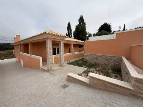 Moradia T3 com piscina e terreno - a 7 minutos de carro de Caldas da Rainha