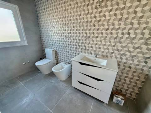 
Moradia V5 com garagem e piscina - entre as praias de São Martinho do Porto e Salgado