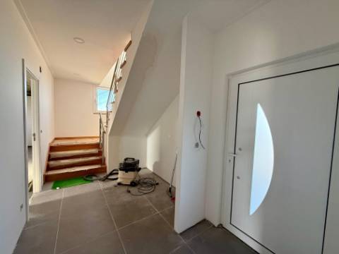 
Moradia V5 com garagem e piscina - entre as praias de São Martinho do Porto e Salgado