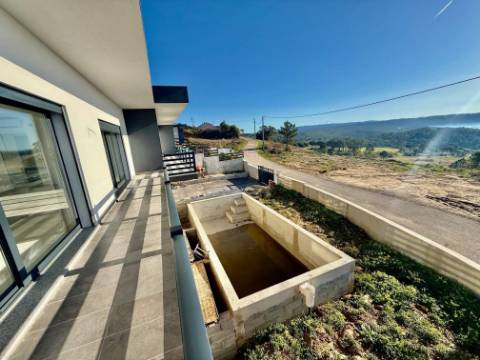 
Moradia V5 com garagem e piscina - entre as praias de São Martinho do Porto e Salgado