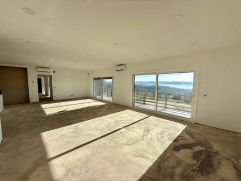 
Moradia V5 com garagem e piscina - entre as praias de São Martinho do Porto e Salgado