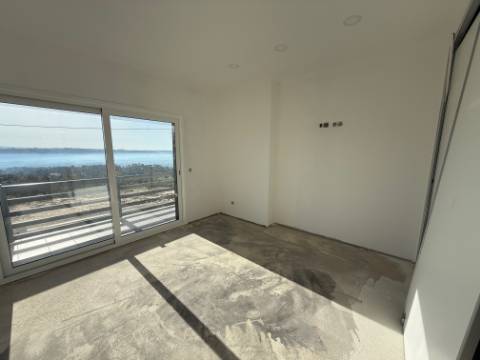 
Moradia V5 com garagem e piscina - entre as praias de São Martinho do Porto e Salgado