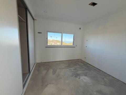 
Moradia V5 com garagem e piscina - entre as praias de São Martinho do Porto e Salgado