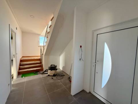 
Moradia V5 com garagem e piscina - entre as praias de São Martinho do Porto e Salgado