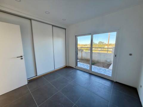 
Moradia V5 com garagem e piscina - entre as praias de São Martinho do Porto e Salgado