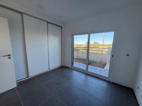 
Moradia V5 com garagem e piscina - entre as praias de São Martinho do Porto e Salgado