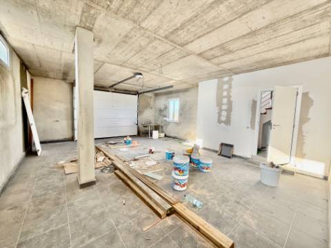 
Moradia V5 com garagem e piscina - entre as praias de São Martinho do Porto e Salgado