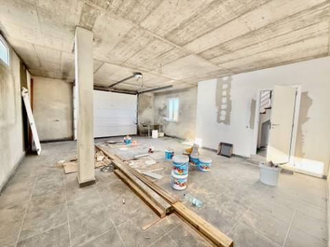 
Moradia V5 com garagem e piscina - entre as praias de São Martinho do Porto e Salgado