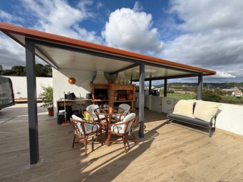 Quintinha com moradia, piscina, anexos e terreno - Alcoentre