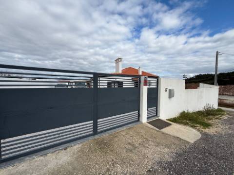 Quintinha com moradia, piscina, anexos e terreno - Alcoentre