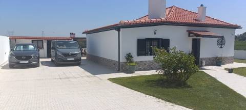 Quintinha com moradia, piscina, anexos e terreno - Alcoentre