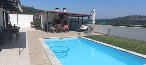 Quintinha com moradia, piscina, anexos e terreno - Alcoentre