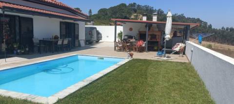 Quintinha com moradia, piscina, anexos e terreno - Alcoentre