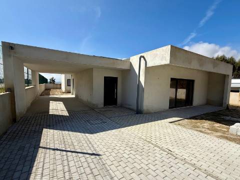 Moradia T4 individual com espaço de jardim - Rio Maior