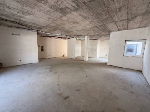 Moradia T4 individual com espaço de jardim - Rio Maior