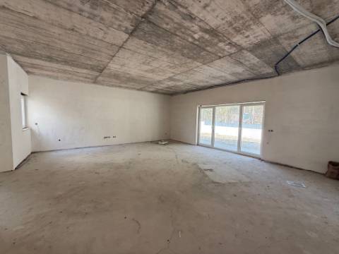 Moradia T4 individual com espaço de jardim - Rio Maior