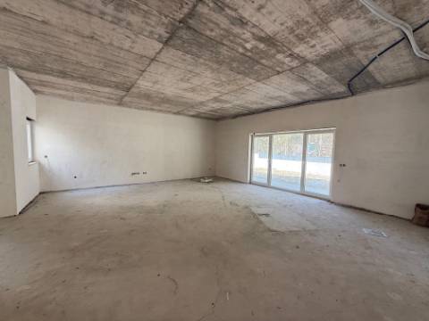 Moradia T4 individual com espaço de jardim - Rio Maior