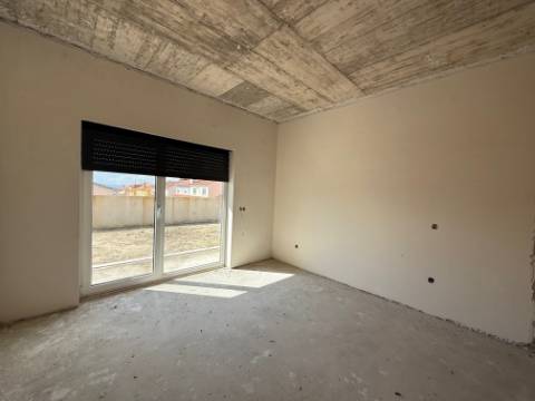 Moradia T4 individual com espaço de jardim - Rio Maior