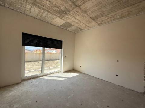 Moradia T4 individual com espaço de jardim - Rio Maior