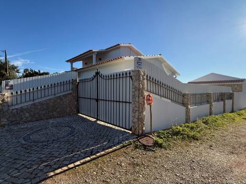 Moradia individual com anexos, piscina, armazéns e terreno - Landal