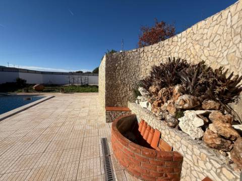 Moradia individual com anexos, piscina, armazéns e terreno - Landal