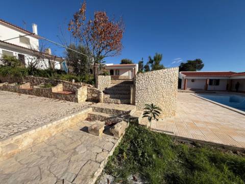 Moradia individual com anexos, piscina, armazéns e terreno - Landal