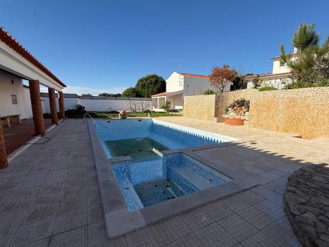 Moradia individual com anexos, piscina, armazéns e terreno - Landal